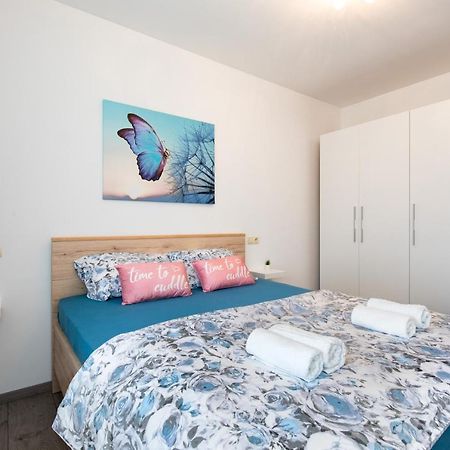Apartman Jelena Vrbnik Exterior foto