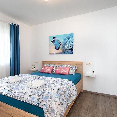 Apartman Jelena Vrbnik Exterior foto